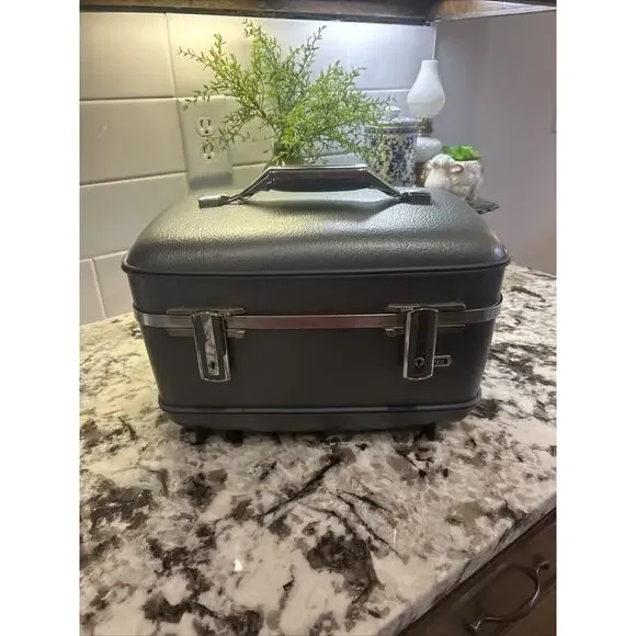 Vtg American Tourister Tiara Grey Train Travel Makeup Case Luggage No Key - Picture 4 of 6